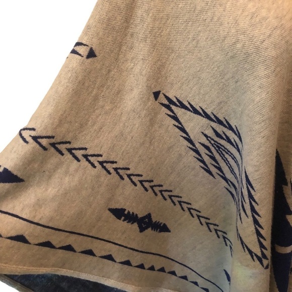 FRANCESCA’S Mesquite Ruana Wrap Sweater Shawl Poncho OS Gray Blue Style #4455 - Picture 6 of 10